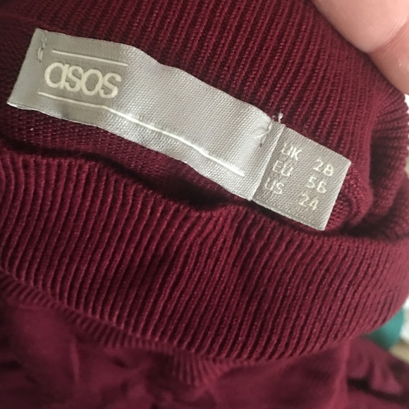 WORN ONCE burgundy turtle neck - Picture 3 of 3